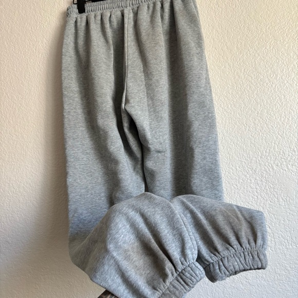 Medium no tag Graphic Gray Sweatpants with Red, Black & Yellow Print - Picture 7 of 8